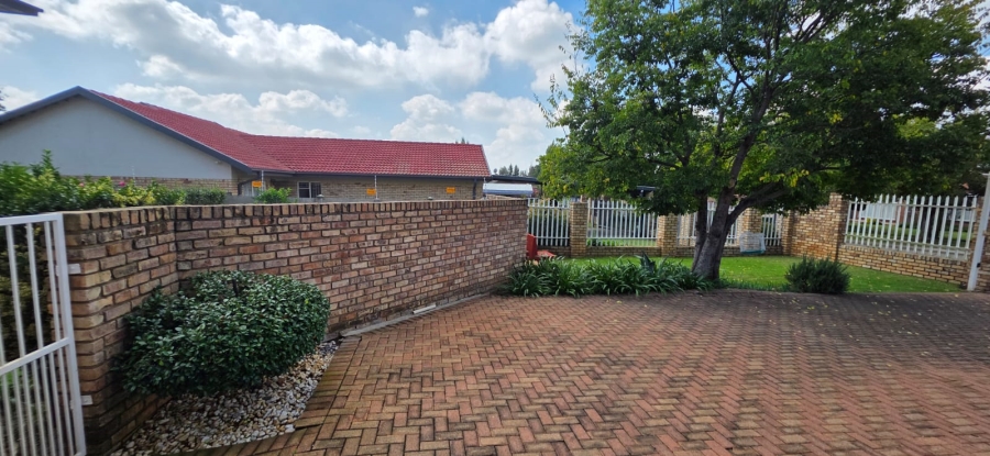 4 Bedroom Property for Sale in Miederpark North West